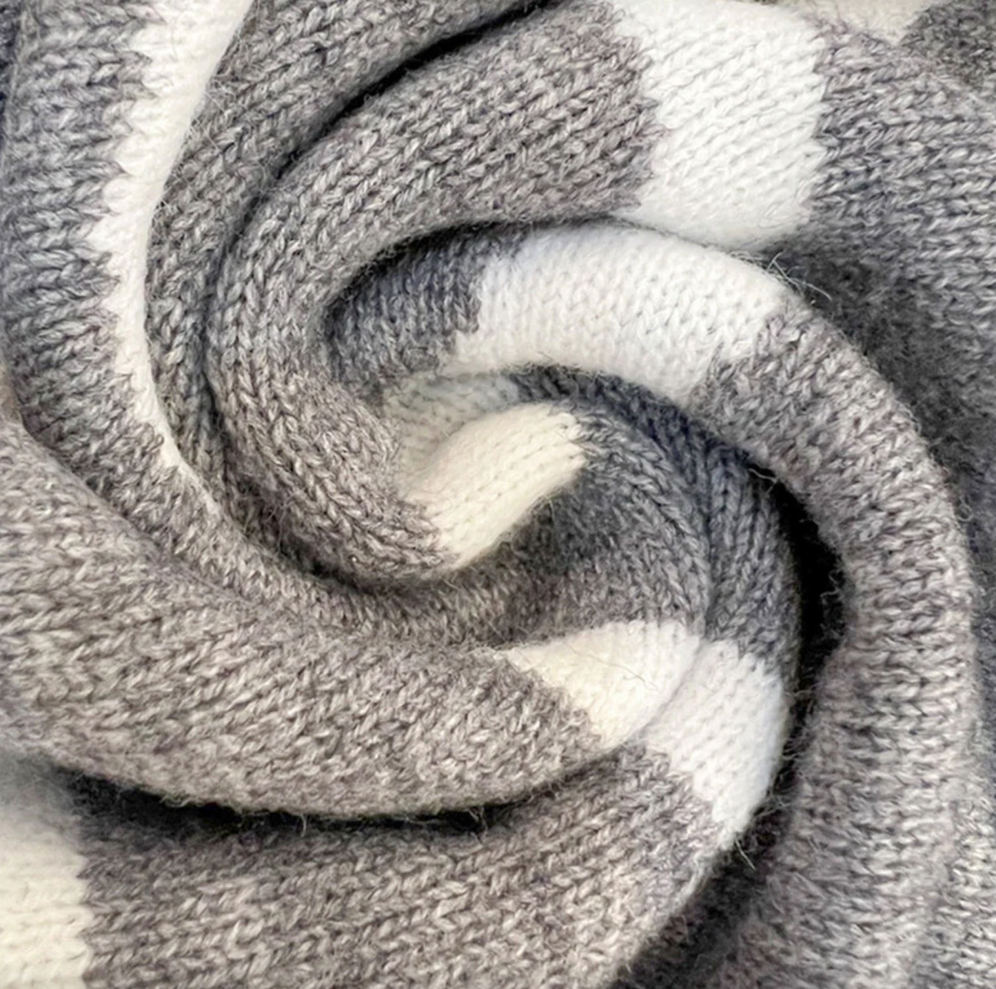 Hardfell | Stylish and warm knitted jacket for fall