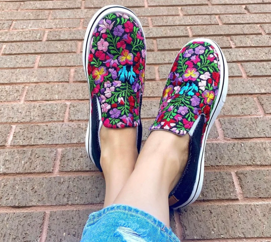 Hardfell | Fashionable sneakers with colorful flower design