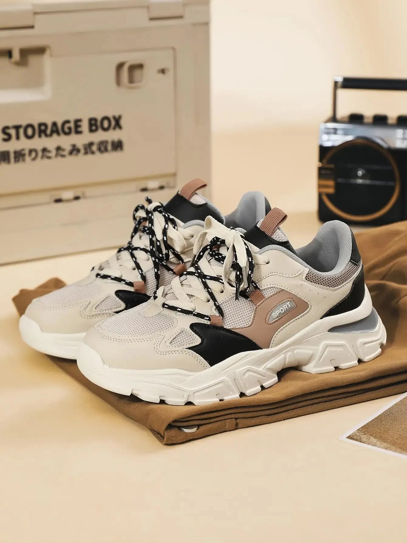 Hardfell | Men's sneaker with front strap and light contrast stitching