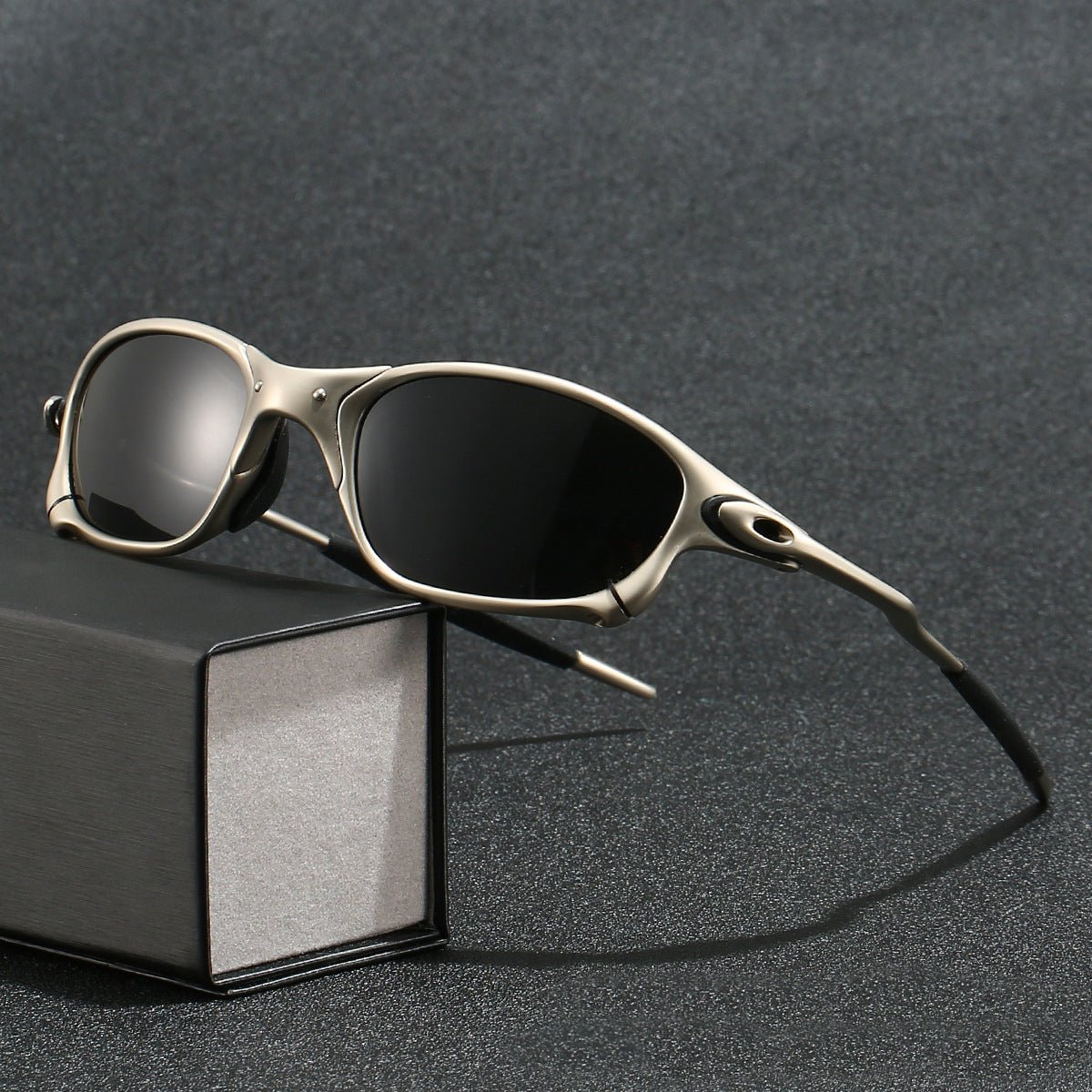 Hardfell | Rains Silver Streak sunglasses